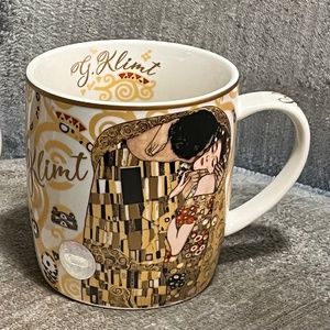 New w/o box. . . Gustav Klimt Kiss Coffee Tea Large Mug Bone China  2 available